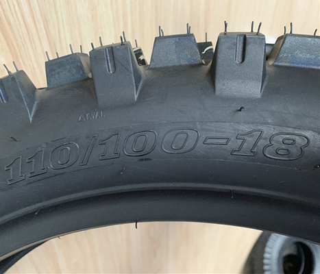 直接ディープデザイン モーターサイクルのタイヤ 110/100-18 アフリカ市場と手頃な価格