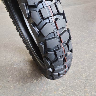青島港製 120/90-18 モーターサイクルのタイヤ ストレートラインの安定性
