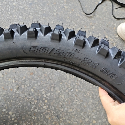 10.5 拉伸強度 アフリカ市場 モーターサイクルのタイヤ 90/90-21 6PR 8PR 耐久性モトクロス