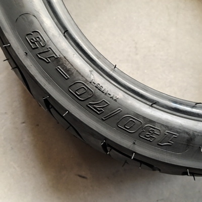 生産容量1日5000個 13インチチューブレス 130/70-13 モーターサイクルのタイヤ