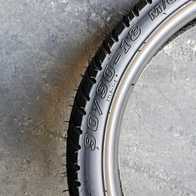 スーパー6PR/8PRゴムバイクタイヤ 90/90-18 90.90.18 35%~45%のゴム含有量