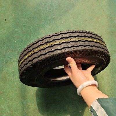 CEAT タイヤ MRF 4008 バジャージュ タイヤ トゥック トゥック タイヤ 4.00-8 重荷用の完璧な選択
