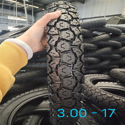 3.00-17 スーパーラン モーターサイクルのタイヤ 深層パターン設計と耐久性タイヤケース