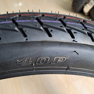 スーパーモーターサイクルのタイヤ 70/100-17 60/100-17 青島港内アフリカ市場向け