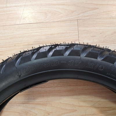 ディープデザイン モーターサイクルのタイヤ/タイヤ OEM 100/90-17 110/90-17 TT/TL 35%-55%ゴム含有量