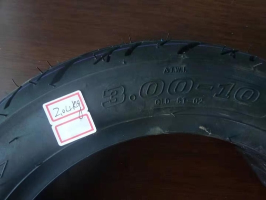 トップ- 3.00-10/30010 6PR/8PR 複合性評価とゴム含有量の30%~55%のモーターサイクルタイヤ