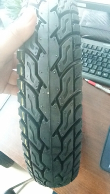 トップ- 3.00-10/30010 6PR/8PR 複合性評価とゴム含有量の30%~55%のモーターサイクルタイヤ