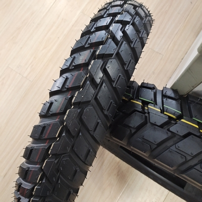 アフリカ市場 モーターサイクルのチューブレスタイヤ 100/90-17 と 5000 pcs 毎日生産