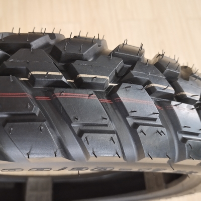 モーターサイクルのタイヤ 100/90-17 日あたり5000個生産能力と20000km 寿命