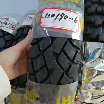 16インチ 110/90-16 チンダオ港のチューブレスバイクタイヤ