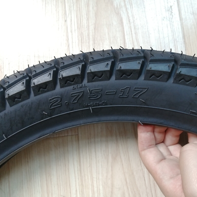 耐久性のあるモーターサイクルのタイヤ2.75-17 20000 KM の使用寿命と耐久性のあるタイヤケース