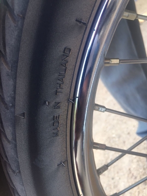 タイ市場向けモーターサイクルのタイヤ60/100-17と70/100-17