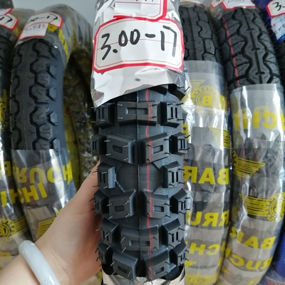 3.00-17 バイクのタイヤ 20000 KM の使用寿命と5000 pcs / 日生産能力