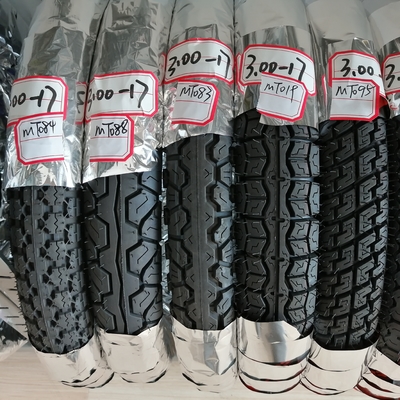 3.00-17 バイクのタイヤ 20000 KM の使用寿命と5000 pcs / 日生産能力