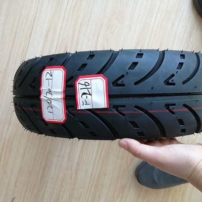 青島港のモーターサイクルのタイヤ 120/70-12 35%-55%ゴムを含むチューブレス