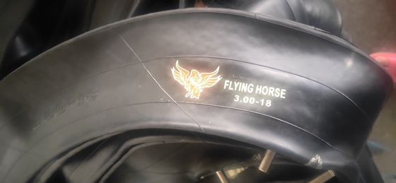 110/90-18 25-30 日間の配達期間でオフロードモーターバイクのタイヤとホイール