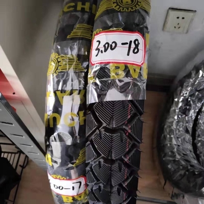 ディープデザイン 18インチバイクタイヤ 青島港で荷乗