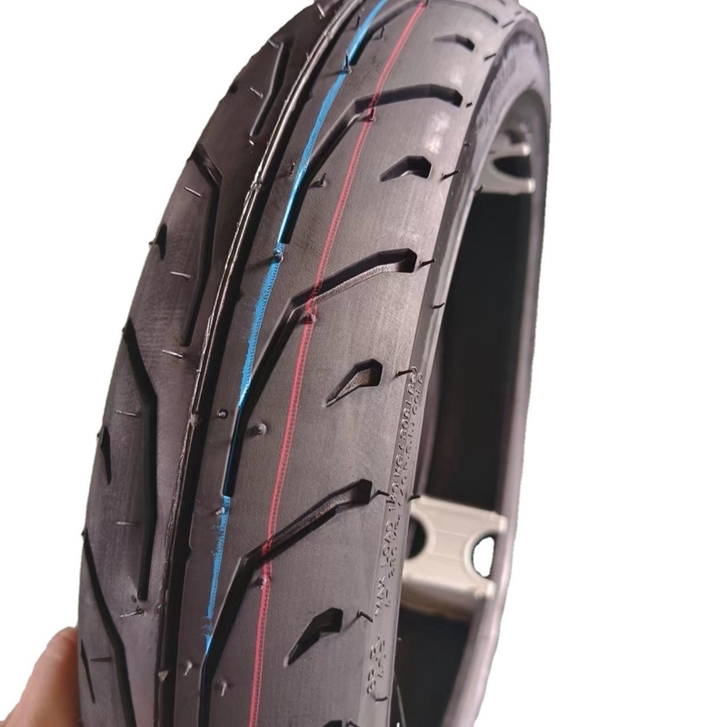 80/90-14 証明書と黒色の天然ゴム付きのチューブレスバイクタイヤ