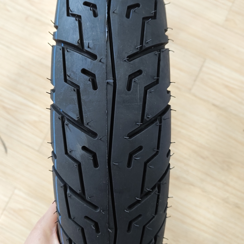 35%~55%ゴム含有量 タイヤカッシング モーターサイクルのチューブレスタイヤ 13090-18 バイクタイヤ