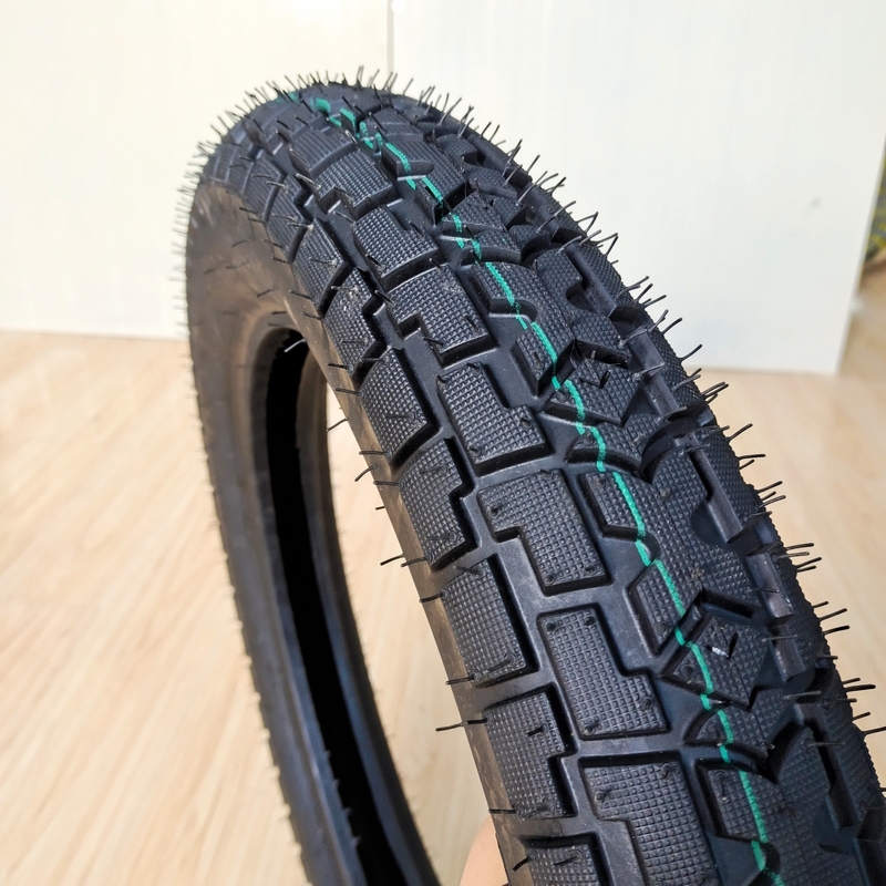 耐久性 17 インチ 3.00-17 2.75-17 安定しスムーズな運転のためのバイクチューブレスタイヤ