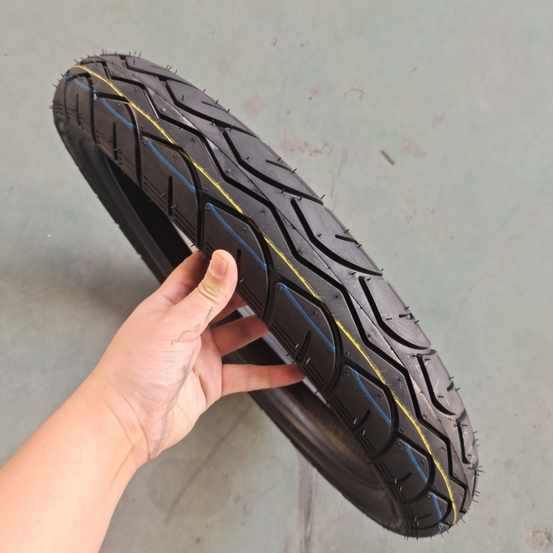 35%~55%ゴム含有量 トューブレスモーターサイクルのタイヤ 80/90-17