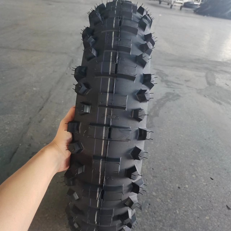 オフロードレーシングモーターサイクルのタイヤ140/80-18 35%-55%ゴム含有量と柔らかいタイヤ