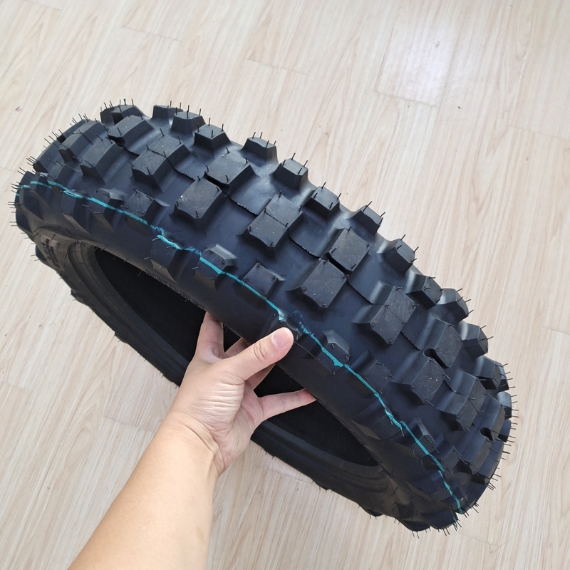 オフロードモーターサイクルのタイヤ 140/80-18 ブラックデザインと6PR/8PR プリレーティング