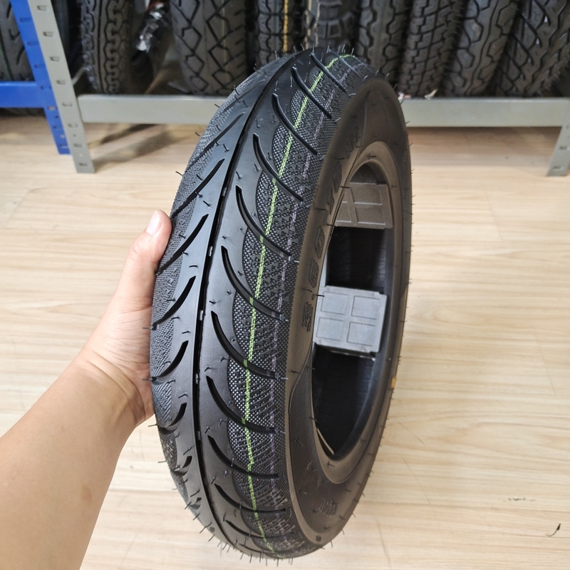 高ゴム含有 3.50-10 TL スクーター用のオートバイタイヤ
