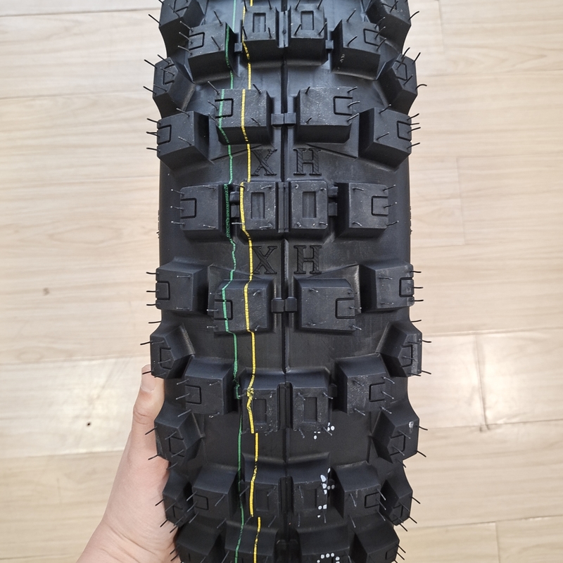 17 インチ 6 PR 3.00-17 モーターサイクルのタイヤ