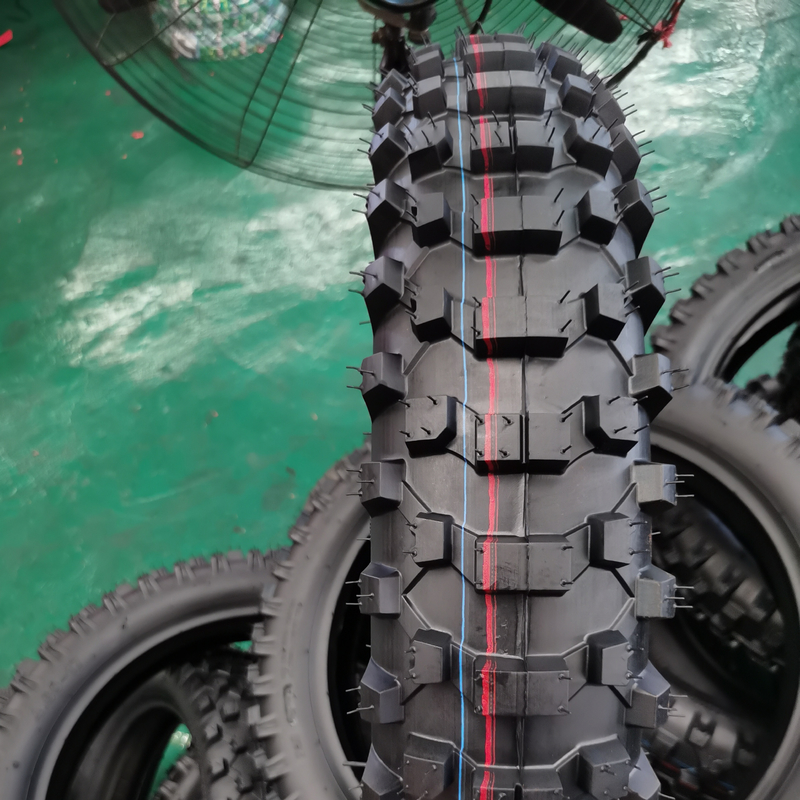 16インチモーターサイクルのタイヤ 長持ちする性能のための深層パターン設計 3.2 KG