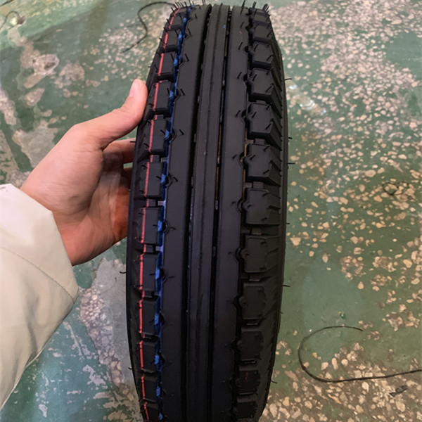バジャージュ・トライホイール・パイヌ 青島港 荷乗 4.00-8 モーターサイクルのタイヤ管