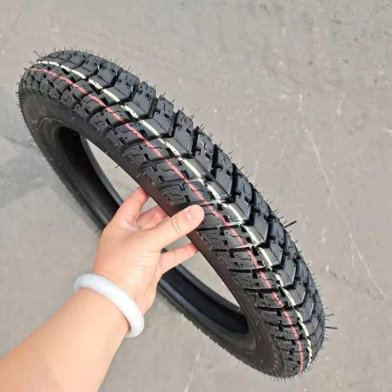 3.00-17 TT 絶好の耐磨性と黒い色を持つチューブレスバイクタイヤ