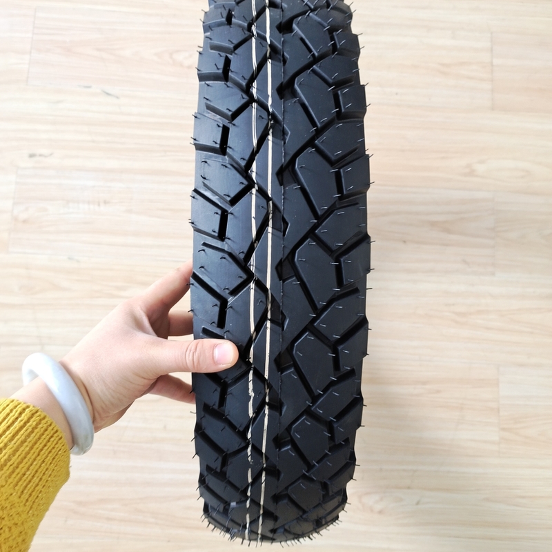 35%~55%ゴム含有量 パネウマティック型厚くされたバイクタイヤ 110/90-16