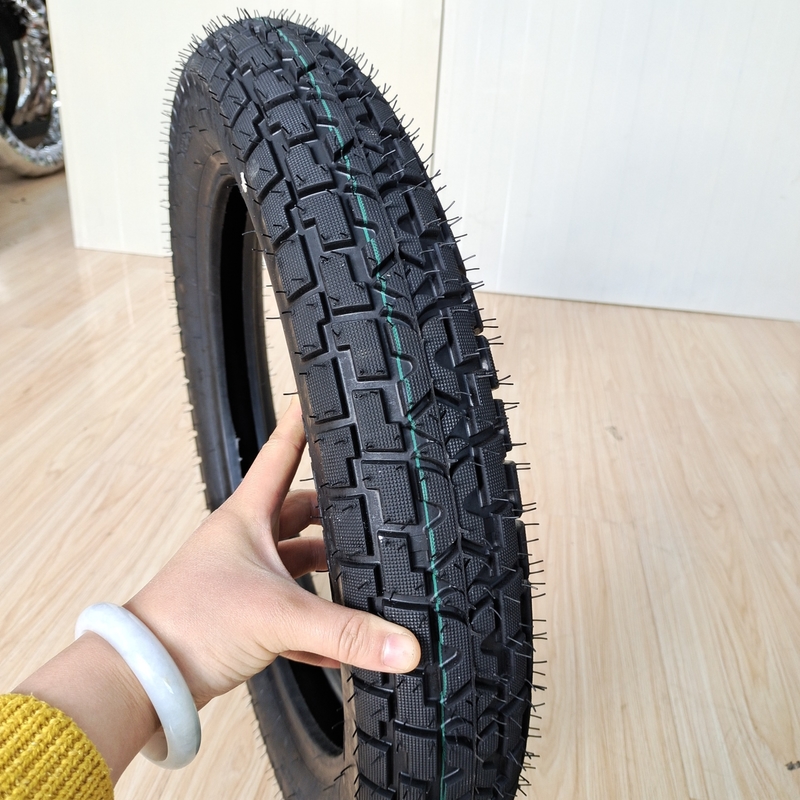 OEM 許容 3.50-16 モーターサイクルのタイヤ 天然ゴム鋼ナイロン原材料のタイヤ