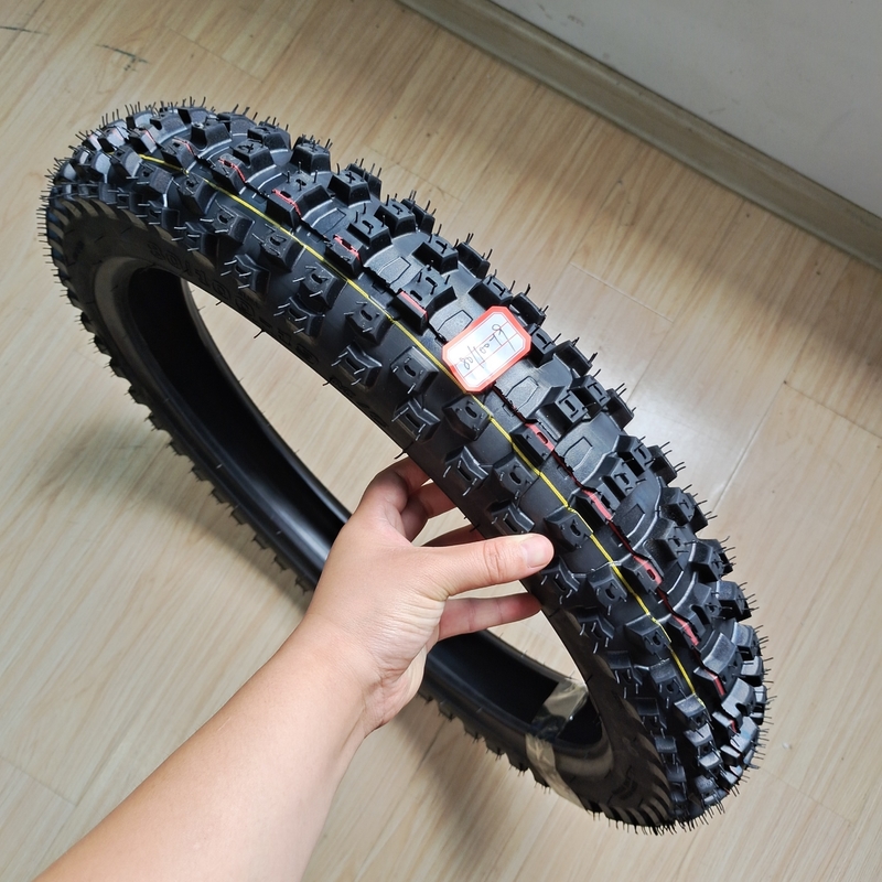 レーシング 80/100-19 6pr/8pr Ply Rating と 35%-55% ゴム 含有量 の モーターサイクルの タイヤ