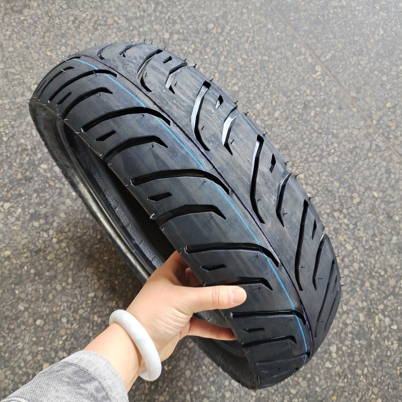 140/60-17 D 自然ゴムから製造されたモーターサイクルのタイヤと 6pr/8pr Ply グレード