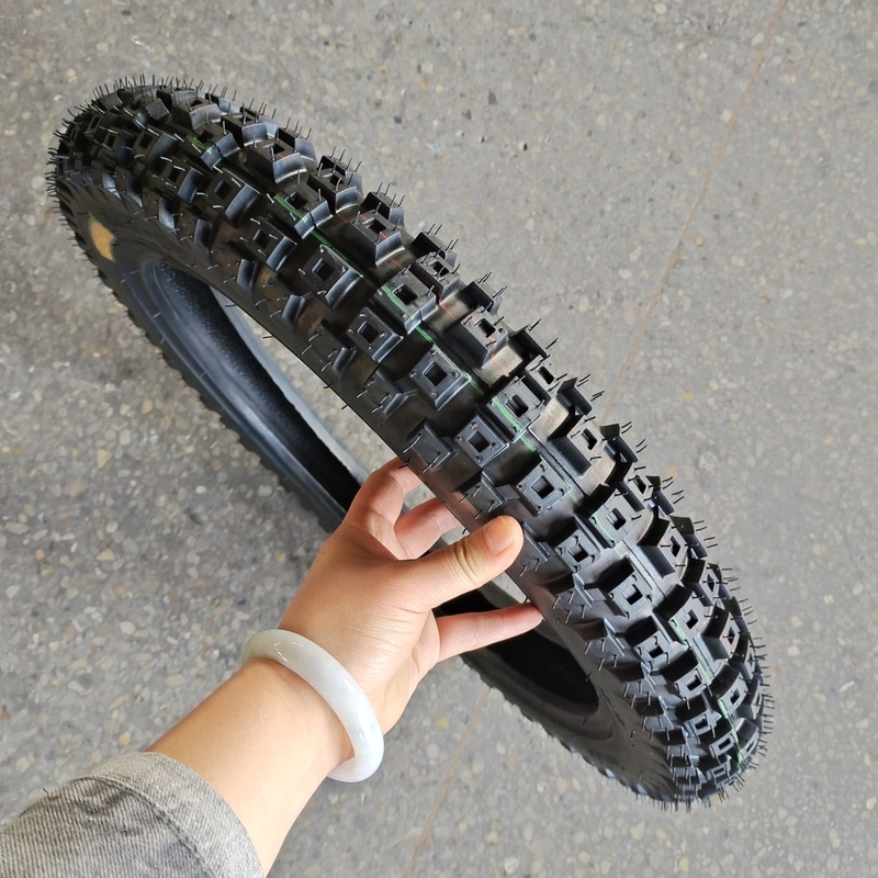 供給 バイクタイヤ 3.00-17 自然ゴム 鋼ナイロン 原材料