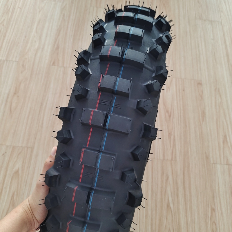 140/80-18 140/80/18 140/80 R18 北米市場向けの中国製ゴムモーターサイクルのタイヤ