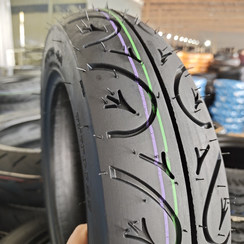 生産能力 5000 pcs/day スクーター モーターサイクルのタイヤ 3.00-10 目的 交換/修理