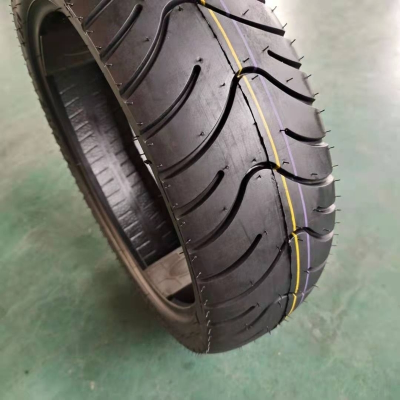 3.50-10 モーターサイクルのタイヤであなたのスクーターをローリングする 生産能力 5000 pcs / 日