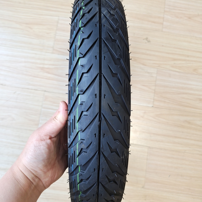 14 輪 バイク タイヤ 80/90-14 荷乗港 青ダオ港 タイヤカバー