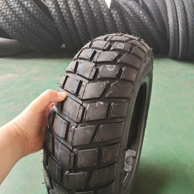 130/90-10 OEM に 受け入れ られ て 優れた 性能 を 備える ナチュラル ゴム の バイク タイヤ