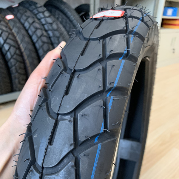 青島港 荷装 90 90 18 モーターサイクルのタイヤ 生産容量1日5000台