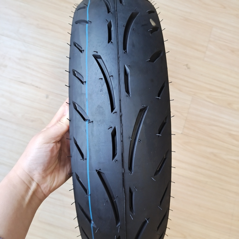 35%~55%ゴム含有量 130/70-17 バイク用タイヤと耐久性タイヤ