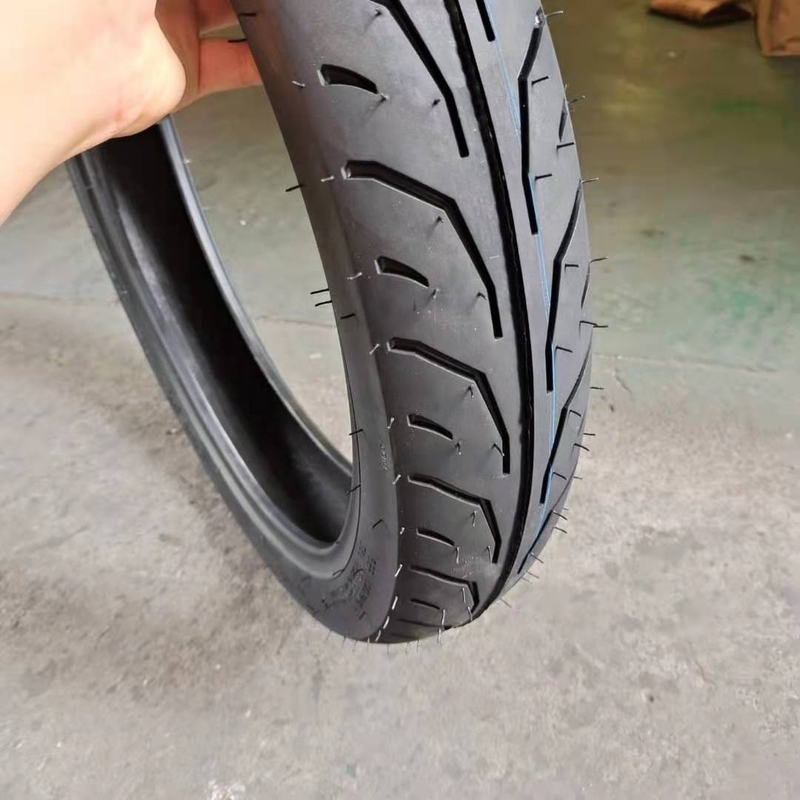 青島 荷乗港 ナチュラルゴム 17インチ 90/90-17 8層レート バイクタイヤ製造