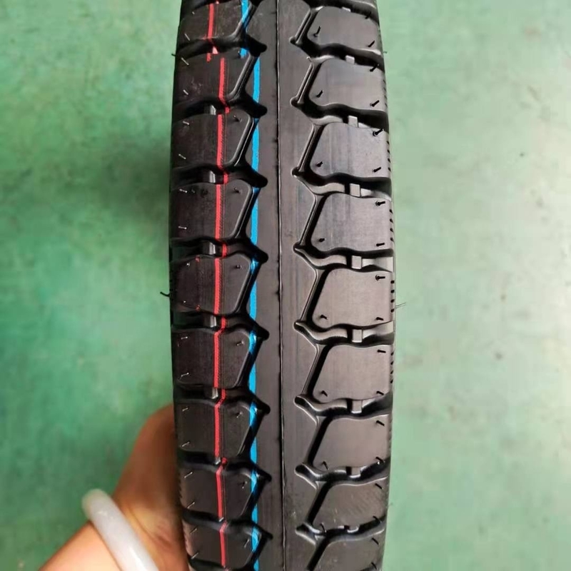 チンダオ港の荷乗バイクタイヤ450 12 35%~55%ゴム含有量
