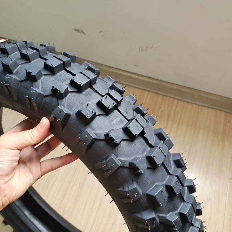 モーターサイクルのタイヤ 4.60-17 チューブレスとチューブ 生産容量1日5000pcs