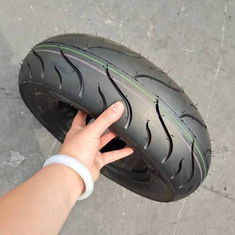 35%~55%ゴム含有量 アフリカ市場向けモーターサイクルのタイヤ 130/90-10 6Pr