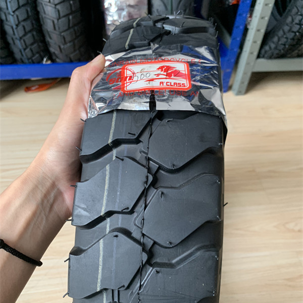 500-12 パワータイヤのためのオートバイタイヤラック 10.5 拉伸強度 20000 KM 寿命