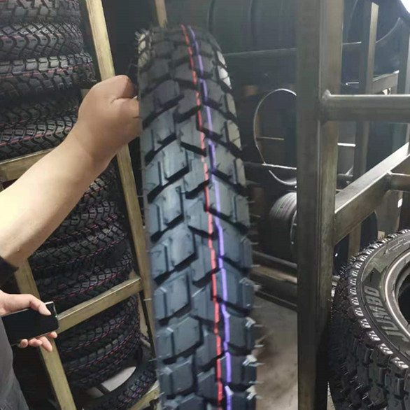 拉伸強度 10.5 モーターサイクルのタイヤ 110/90 16 アフリカ市場促進用